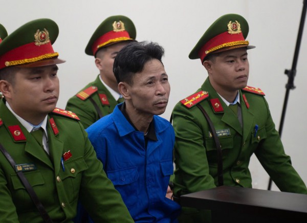 Xét xử vụ tẩm xăng đốt quán 11 người chết: Bị cáo chỉ nói 