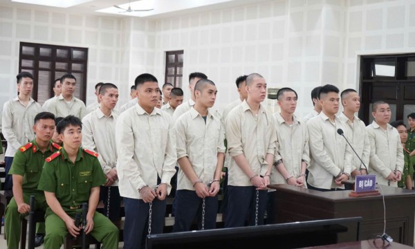 Đà Nẵng: 26 bị cáo lĩnh án sau vụ hỗn chiến bằng bom xăng, đao kiếm