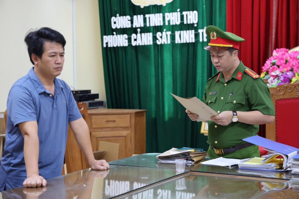 2 anh em ruột bị bắt giam vì sản xuất hơn 2 triệu bình chữa cháy giả