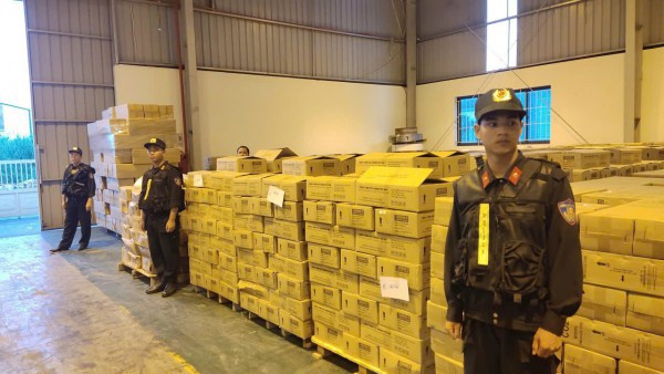 2 anh em ruột bị bắt giam vì sản xuất hơn 2 triệu bình chữa cháy giả