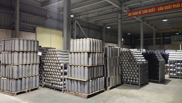 2 anh em ruột bị bắt giam vì sản xuất hơn 2 triệu bình chữa cháy giả