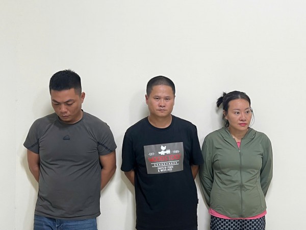 Bắt 3 người xả chất thải bể phốt xuống sông Tô Lịch