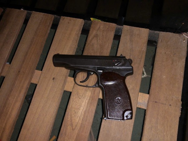 Bắt bị can trốn truy nã, phát hiện tàng trữ súng