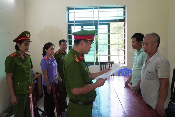 Bắt chủ lò mổ trữ đông 38 tấn thịt heo nhiễm bệnh để tuồn ra thị trường Bắt chủ lò mổ trữ đông 38 tấn thịt heo nhiễm bệnh để tuồn ra thị trường