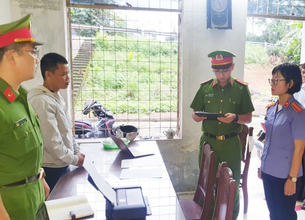 Bắt cựu nhân viên công ty dược tham ô tiền tỉ đem đầu tư bất động sản Bắt cựu nhân viên công ty dược tham ô tiền tỉ đem đầu tư bất động sản