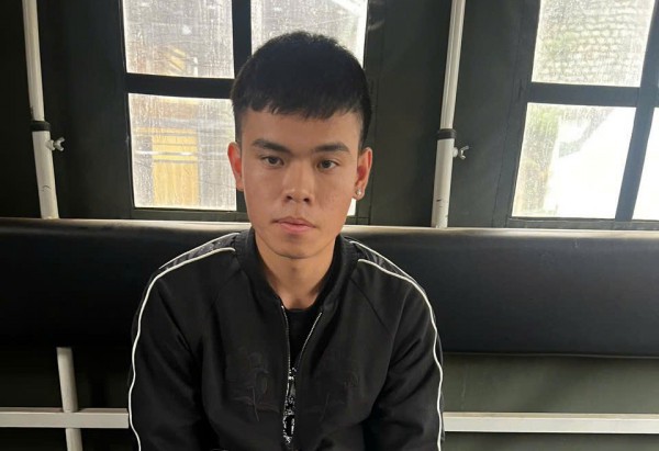 Bắt giam 2 bị can lừa đảo chiếm đoạt tiền của Việt kiều Bắt giam 2 bị can lừa đảo chiếm đoạt tiền của Việt kiều