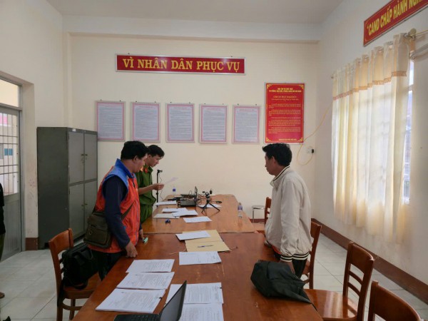 Bắt giam hai nhân viên giao hàng nhanh tham ô hơn 438 triệu đồng Bắt giam hai nhân viên giao hàng nhanh tham ô hơn 438 triệu đồng