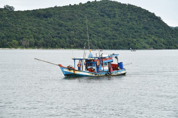Bắt giữ 2 tàu cá vận chuyển trái phép thiết bị giám sát hành trình