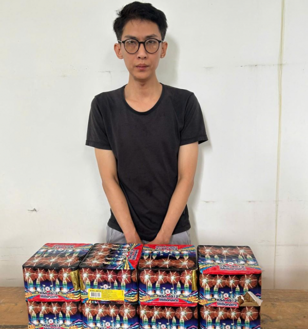 Bắt giữ 2 vụ mua bán pháo nổ trái phép tại xã Xuân Thới Sơn, TP.HCM