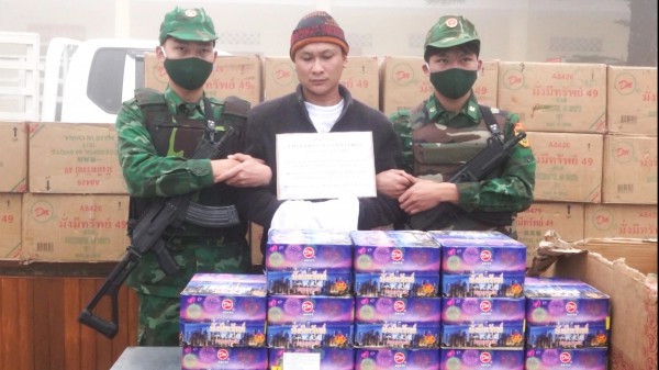 Bắt giữ hơn 1 tấn pháo lậu