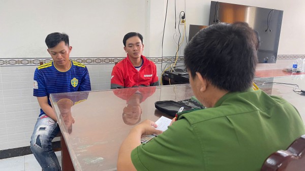Bắt giữ nghi phạm tàng trữ ma túy, lộ kho hàng nghi chứa xe gian Bắt giữ nghi phạm tàng trữ ma túy, lộ kho hàng nghi chứa xe gian