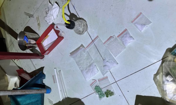 Bắt giữ nghi phạm tàng trữ ma túy, lộ kho hàng nghi chứa xe gian Bắt giữ nghi phạm tàng trữ ma túy, lộ kho hàng nghi chứa xe gian