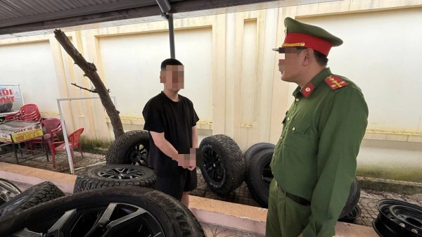 Bắt giữ nghi phạm trộm bánh xe ô tô tại nhiều tỉnh, thành Bắt giữ nghi phạm trộm bánh xe ô tô tại nhiều tỉnh, thành