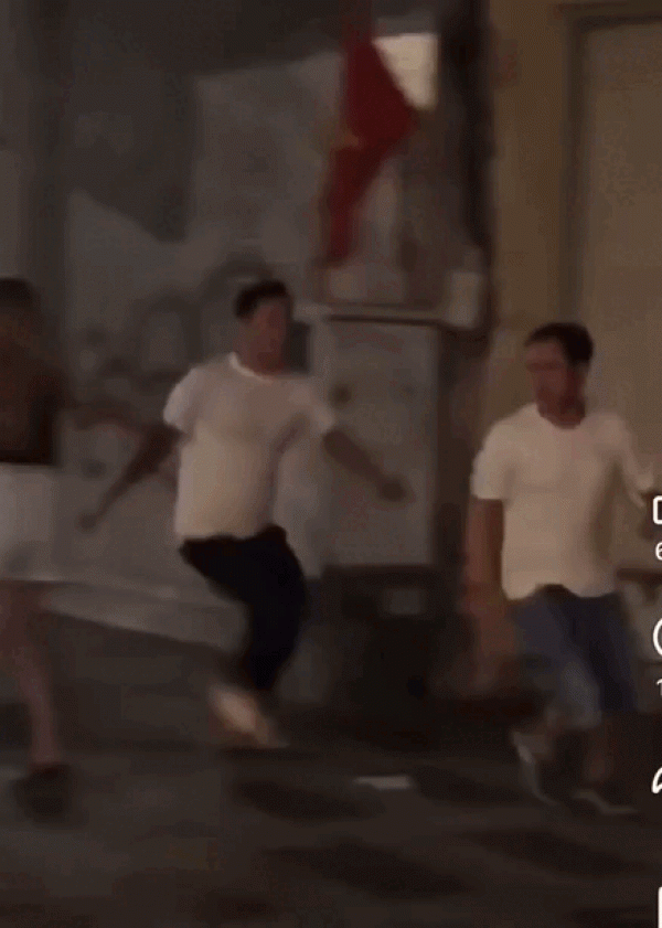 Bắt khẩn cấp người đàn ông lái Bentley hung hăng đánh người sau va chạm giao thông