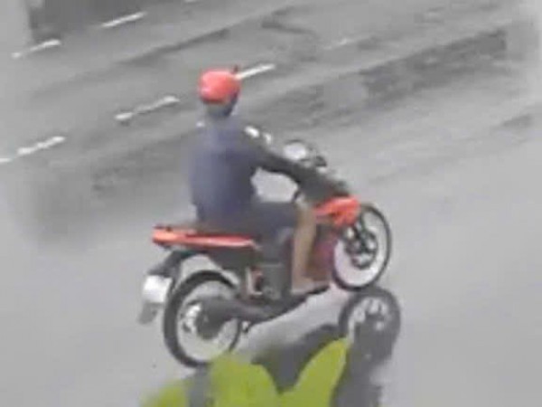 Bắt nghi phạm cướp giật điện thoại nữ chủ quán cà phê Bắt nghi phạm cướp giật điện thoại nữ chủ quán cà phê
