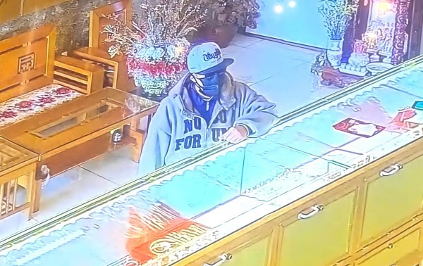 Bắt nghi phạm cướp tiệm vàng ở chợ Nhân Cơ, Lâm Đồng