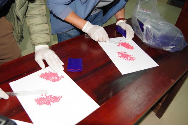 Bắt người đàn ông quốc tịch Lào vận chuyển hơn 12.000 viên nén nghi ma túy