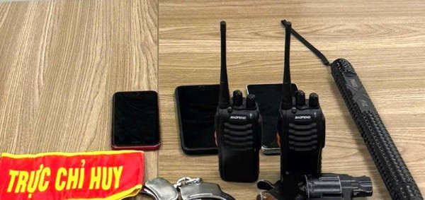 Bắt nhóm giả danh cảnh sát cướp tài sản Bắt nhóm giả danh cảnh sát cướp tài sản