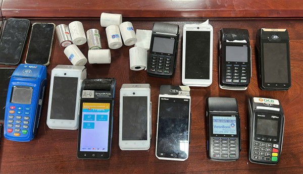 Bắt nhóm quẹt thẻ quốc tế chiếm đoạt 30 tỉ đồng ở Đà Nẵng