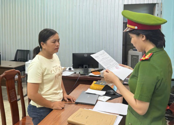 Bắt nữ môi giới bất động sản 