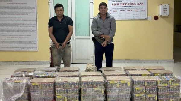 Bắt quả tang 2 người vận chuyển 357 kg pháo lậu từ Campuchia qua Việt Nam