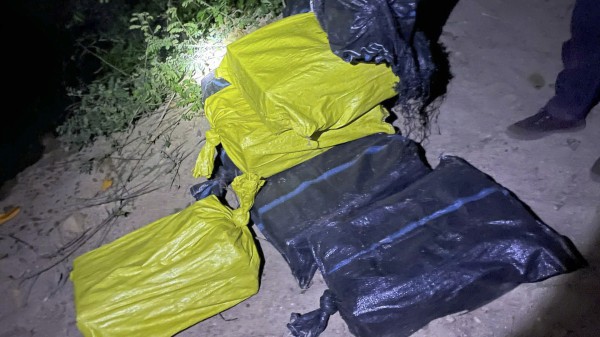 Bắt quả tang 2 người vận chuyển 357 kg pháo lậu từ Campuchia qua Việt Nam