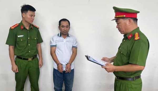 Bị bắt tạm giam vì đâm bạn nhậu