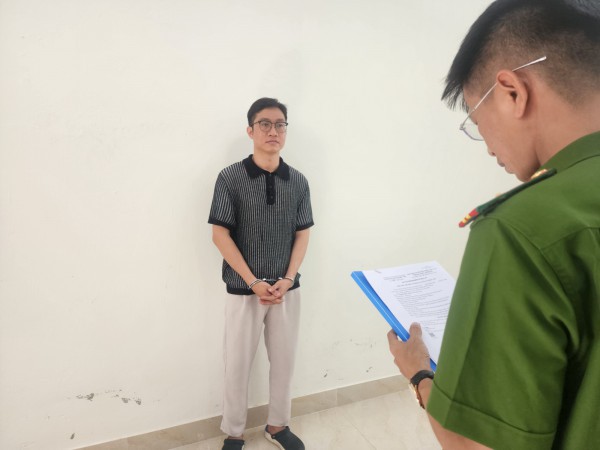 Bị bắt vì dùng ảnh nhạy cảm ép bạn gái cũ quan hệ tình dục