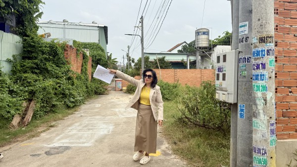 Bức xúc vì đất bị xẻ đôi, chủ đất ở TP.HCM thành bị đơn