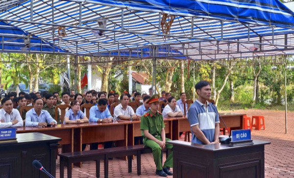 Cà Mau: Lãnh án tù vì bắt cá bằng xung điện