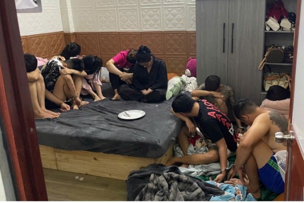 Cần Thơ: Bắt quả tang 10 nam, nữ sử dụng ma túy trong phòng ngủ