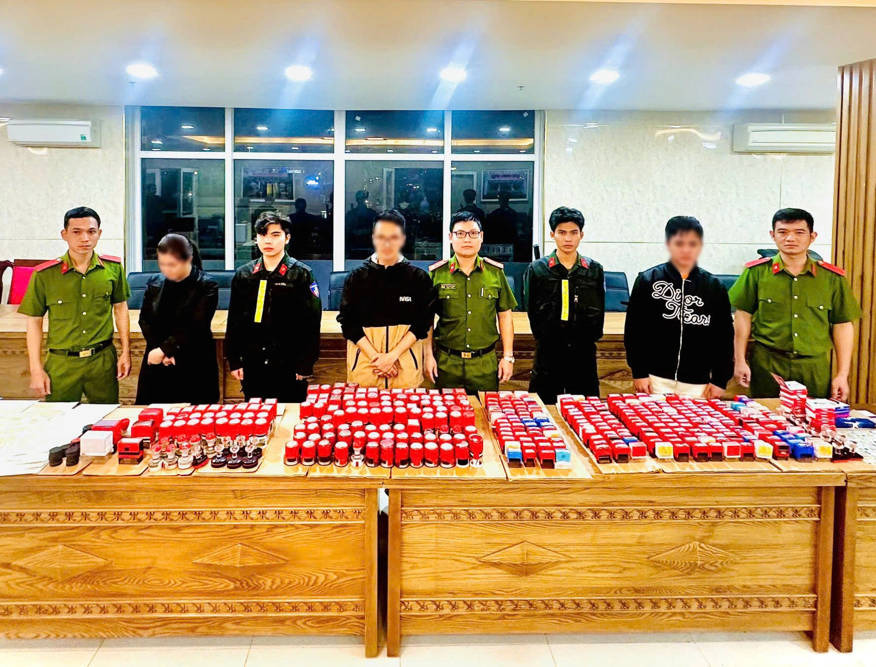 ”Chặt đứt” đường dây rửa tiền lớn nhất Đà Nẵng với gần 30.000 tỉ đồng ”Chặt đứt” đường dây rửa tiền lớn nhất Đà Nẵng với gần 30.000 tỉ đồng