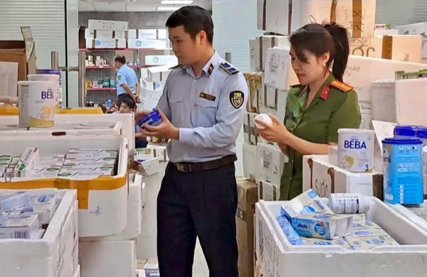 Chống hàng giả: Bắt kho sữa nhập lậu, quần áo, túi xách giả mạo hàng hiệu