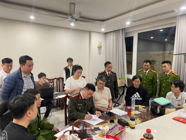 Công an Hà Nội bắt 7 người nước ngoài giả cảnh sát Nhật Bản lừa 11 tỉ