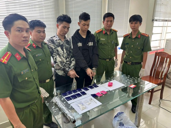 Công an TP.HCM bắt 2 nghi phạm tàng trữ ma túy số lượng lớn