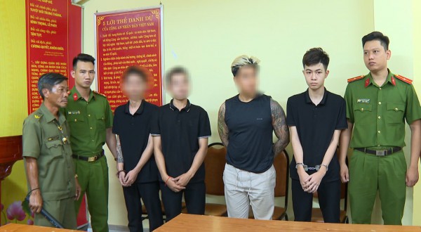 Công an TP.HCM bắt khẩn cấp nhân viên gây rối, đánh người nước ngoài ở phố Bùi Viện Công an TP.HCM bắt khẩn cấp nhân viên gây rối, đánh người nước ngoài ở phố Bùi Viện
