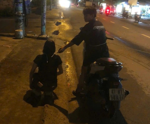 Công an TP.HCM bắt nghi phạm cướp giật dây chuyền tại xã Tân Vĩnh Lộc Công an TP.HCM bắt nghi phạm cướp giật dây chuyền tại xã Tân Vĩnh Lộc