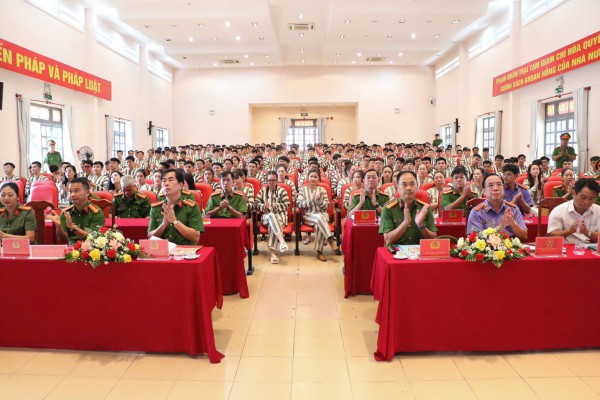 Công an TP.HCM công bố quyết định đặc xá cho 457 phạm nhân