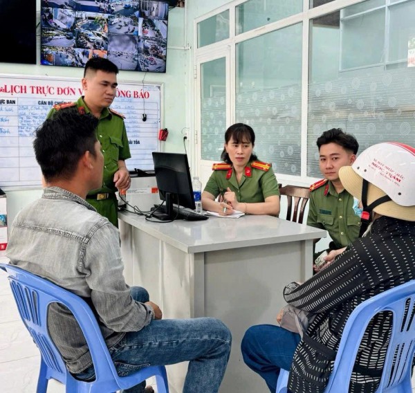 Công an TP.HCM giúp cụ bà thoát bẫy lừa 80 triệu đồng