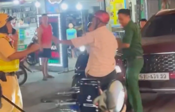 Công an TP.HCM khởi tố người đàn ông chống đối CSGT kiểm tra nồng độ cồn