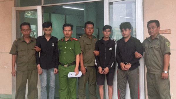 Công an TP.HCM tạm giữ nhóm thanh niên gây rối trước Khu công nghiệp Sóng Thần