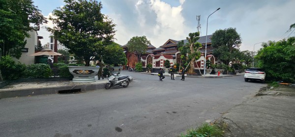 Công an kiểm tra biệt phủ rộng của chủ thẩm mỹ viện Mailisa ở TP.HCM