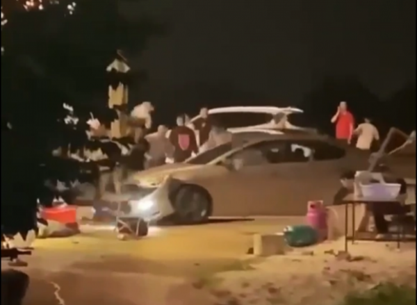 Công an thông tin vụ nhóm người bao vây, đập phá xe ô tô ở Nghệ An