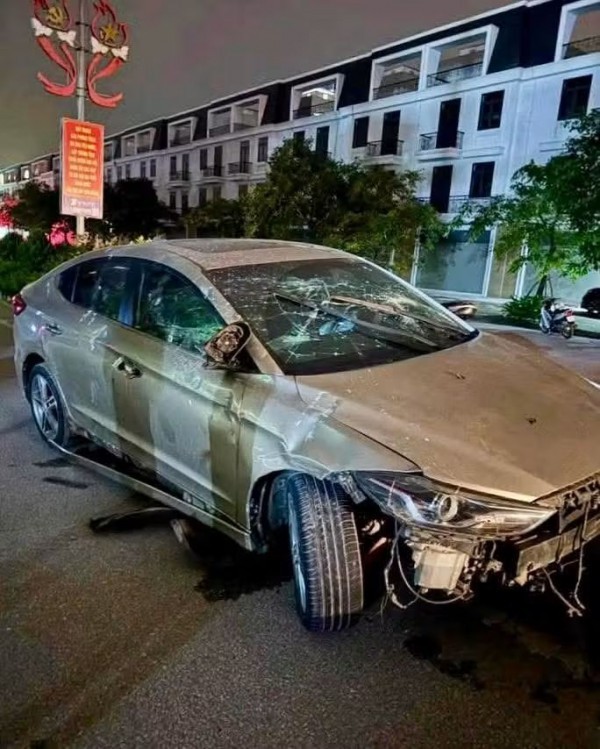 Công an thông tin vụ nhóm người bao vây, đập phá xe ô tô ở Nghệ An