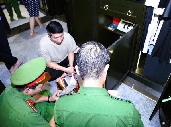 Công ty bán kem chống nắng giả cho chồng Đoàn Di Băng, đang nợ bảo hiểm