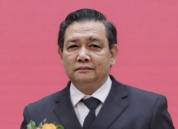 Cựu Phó chánh án TAND cấp cao tại Đà Nẵng Phạm Tấn Hoàng ra đầu thú Cựu Phó chánh án TAND cấp cao tại Đà Nẵng Phạm Tấn Hoàng ra đầu thú