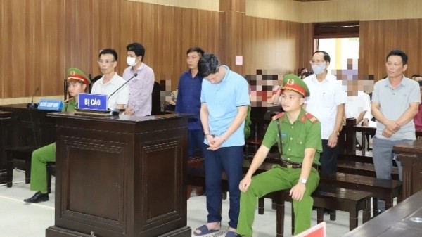 Cựu chủ tịch huyện cùng thuộc cấp Cựu chủ tịch huyện cùng thuộc cấp
