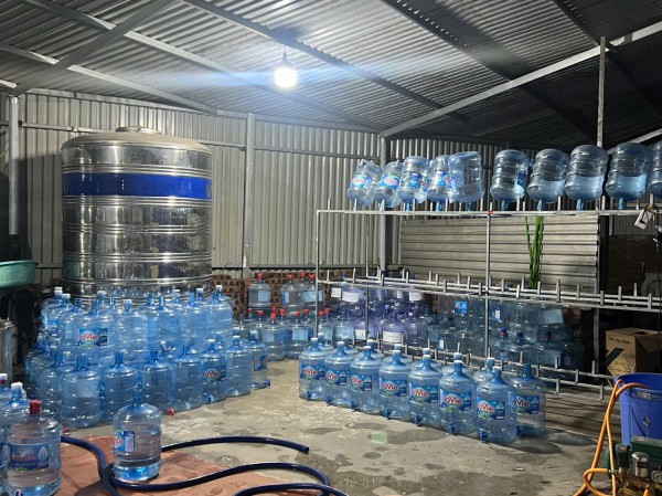 Dùng nước máy để làm giả nước Lavie đóng bình bán khắp Hà Nội