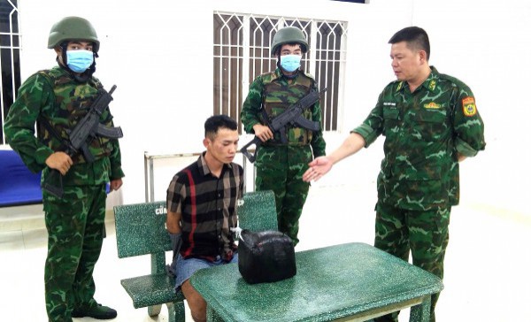 Dùng xe máy chở hơn 3,6 kg ma túy từ Campuchia về Việt Nam