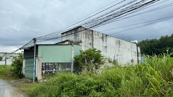 Dưới mắt ai mà xây nhà vẫn nhầm?